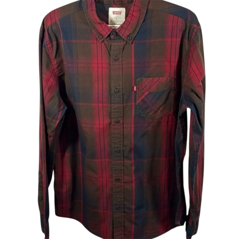 Levi’s Men’s Red Plaid Button Down Size Medium